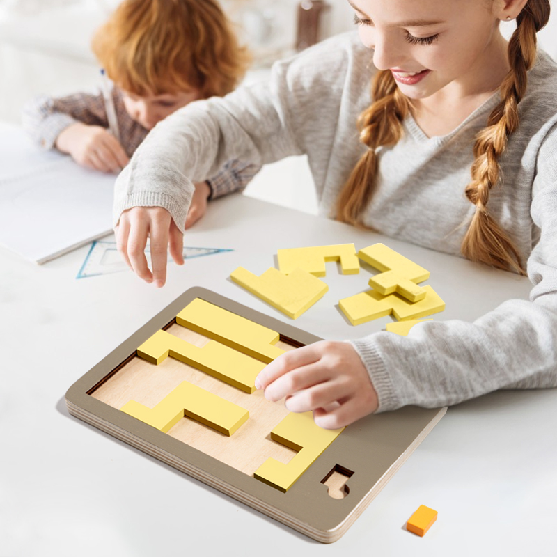 Puzzle geometrici in legno Sfi - Woodworking Game recensione e prezzo